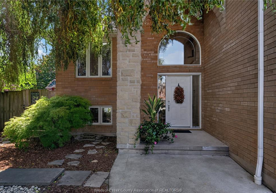 3162-leisure-crescent-windsor-ontario-26020675