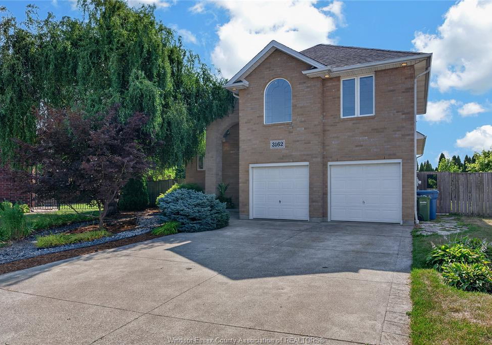 3162-leisure-crescent-windsor-ontario-26020675