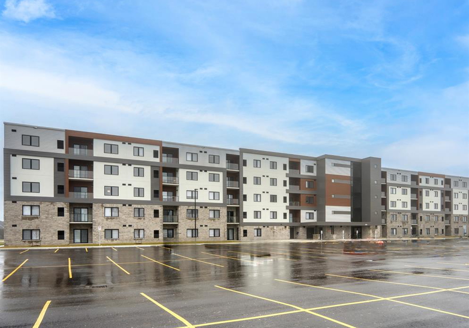 2550-sandwich-west-parkway-lasalle-ontario-26020679