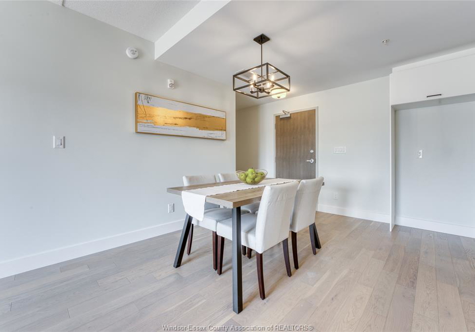 2550-sandwich-west-parkway-lasalle-ontario-26020679