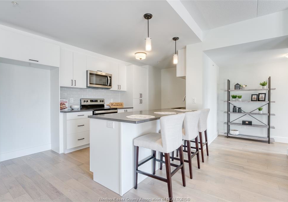 2550-sandwich-west-parkway-lasalle-ontario-26020679