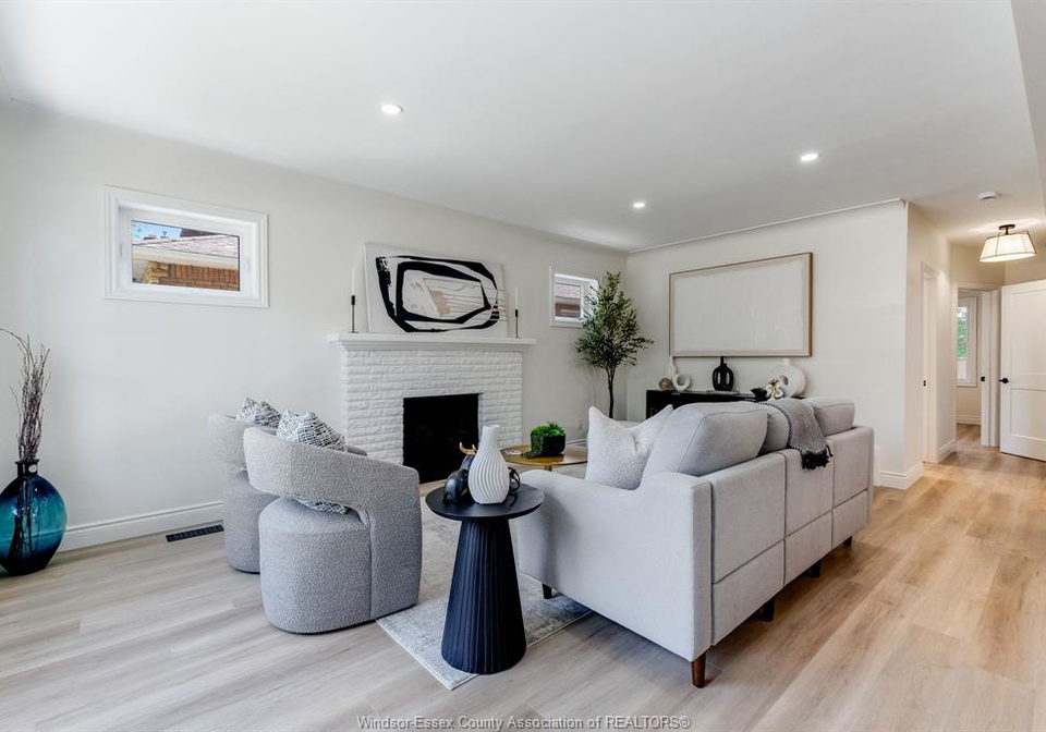 2309-hall-windsor-ontario-26020689