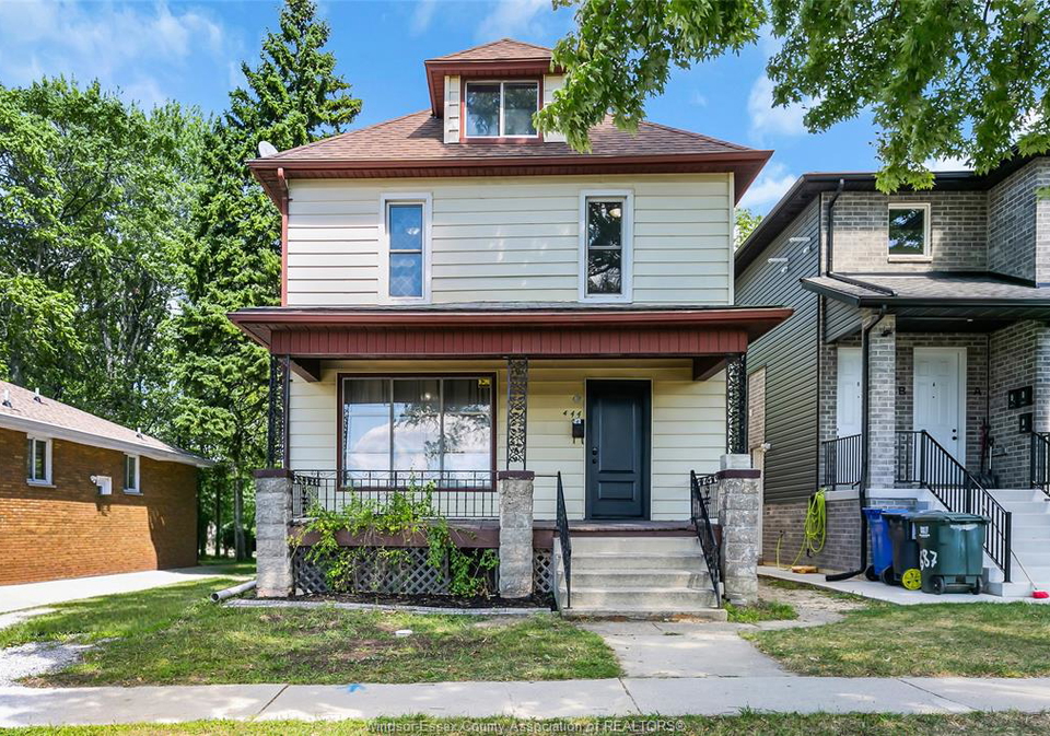 444-crawford-windsor-ontario-26020693