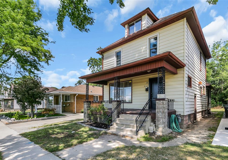 444-crawford-windsor-ontario-26020693