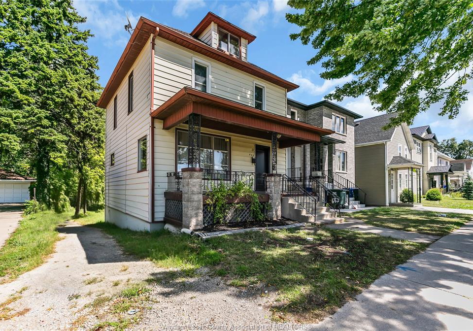 444-crawford-windsor-ontario-26020693