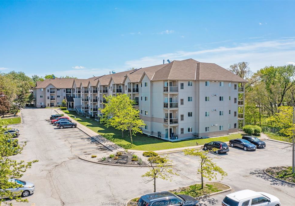 3000-sandwich-street-windsor-ontario-26020708