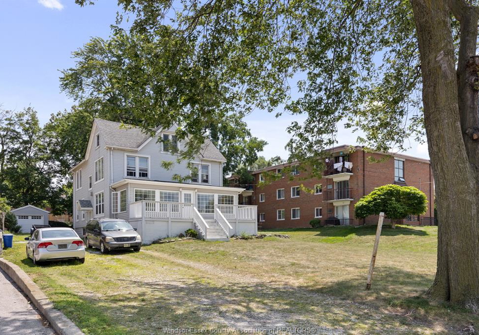 3177-russell-windsor-ontario-26020713