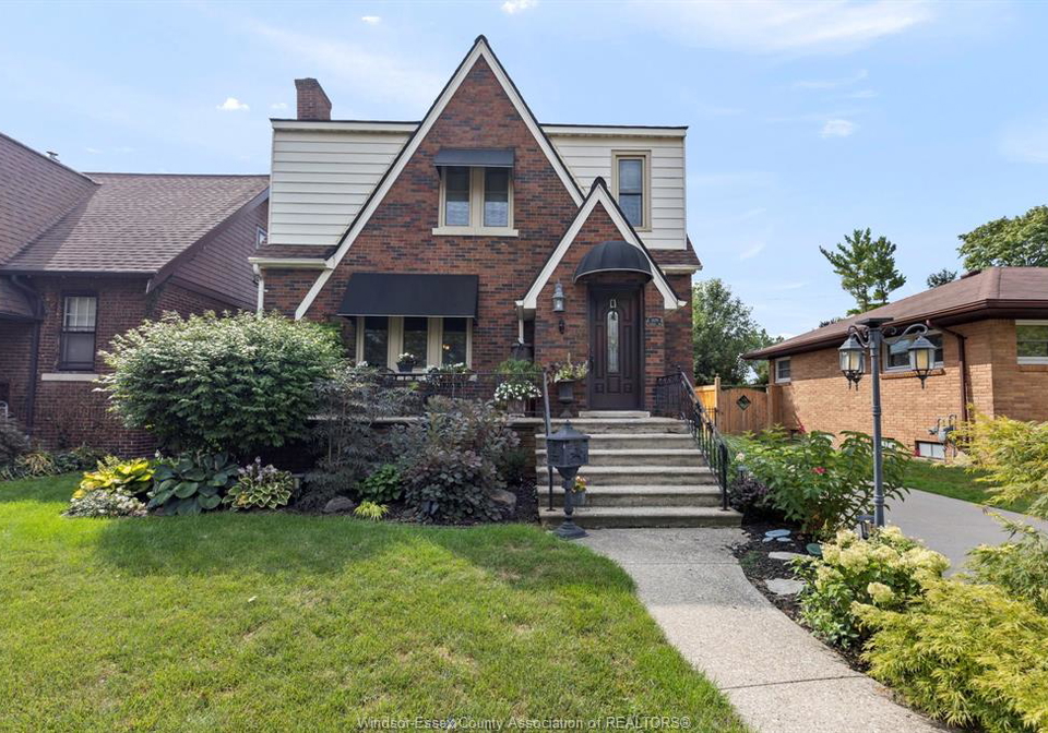 2079-verdun-windsor-ontario-26020727