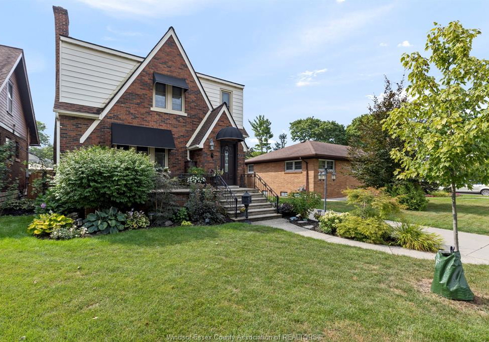 2079-verdun-windsor-ontario-26020727