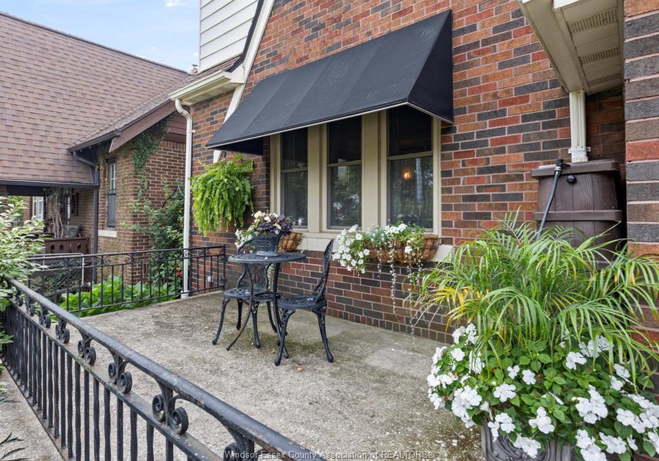 2079-verdun-windsor-ontario-26020727