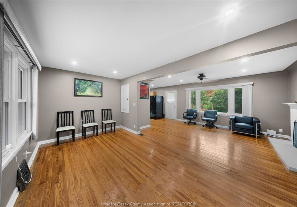 3130-academy-drive-windsor-ontario-26020769