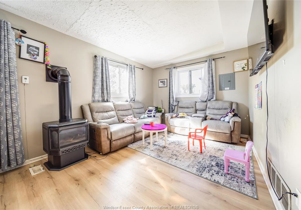 1249-marentette-avenue-windsor-ontario-26020778