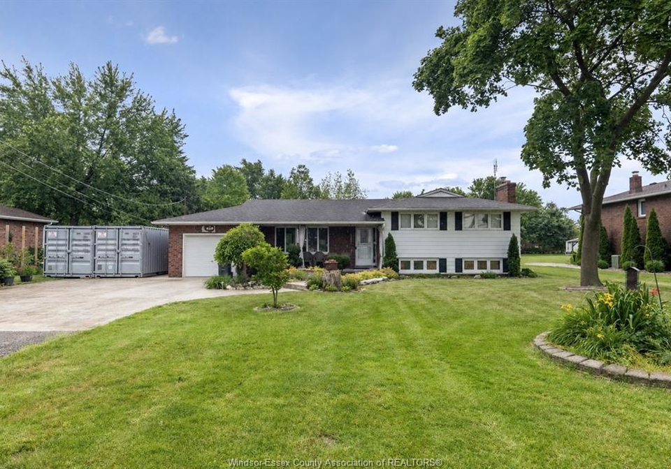 3325-baseline-road-windsor-ontario-26020780