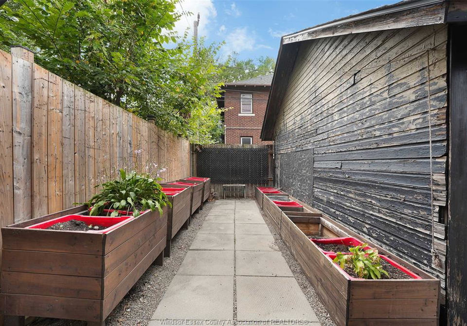 1605-dougall-avenue-windsor-ontario-26020782