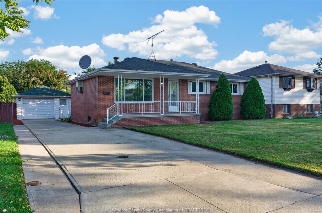 5015-colbourne-windsor-ontario-26020793