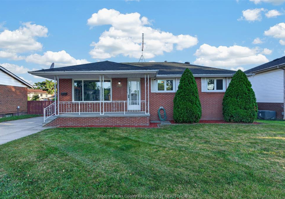 5015-colbourne-windsor-ontario-26020793