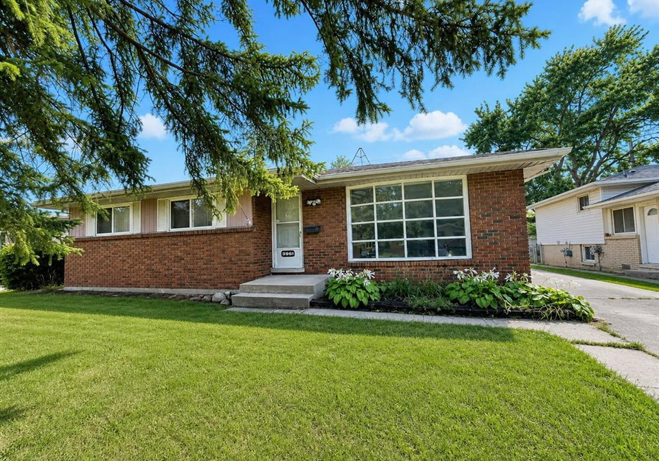 3961-lennon-court-windsor-ontario-26020821