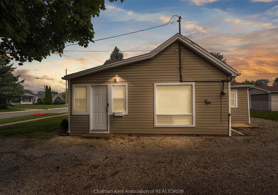 133-woods-street-chatham-ontario-26020823