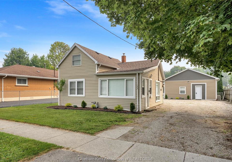 133-woods-street-chatham-ontario-26020823