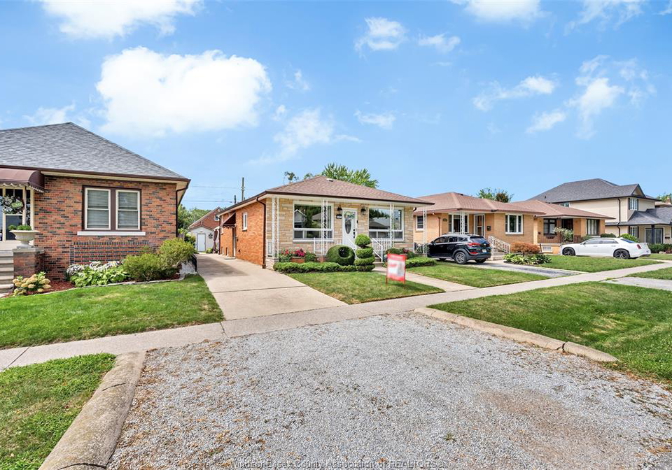 2391-meighen-road-windsor-ontario-26020831
