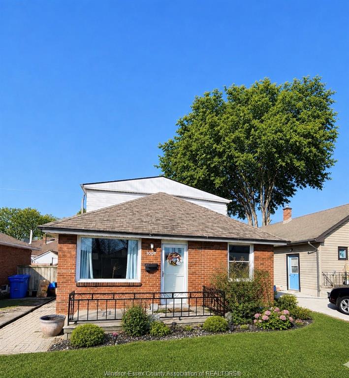 1067-st-louis-windsor-ontario-26020847