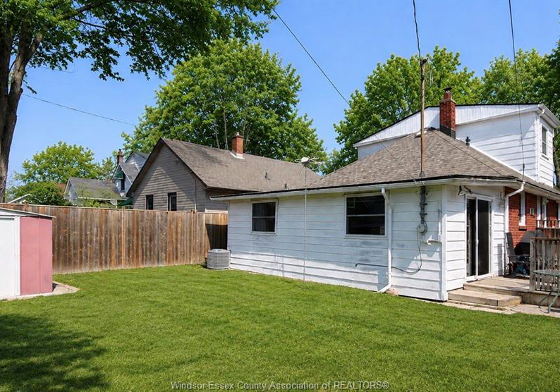 1067-st-louis-windsor-ontario-26020847