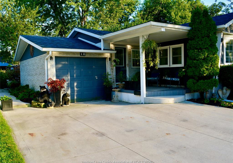 18-dana-essex-ontario-26020852