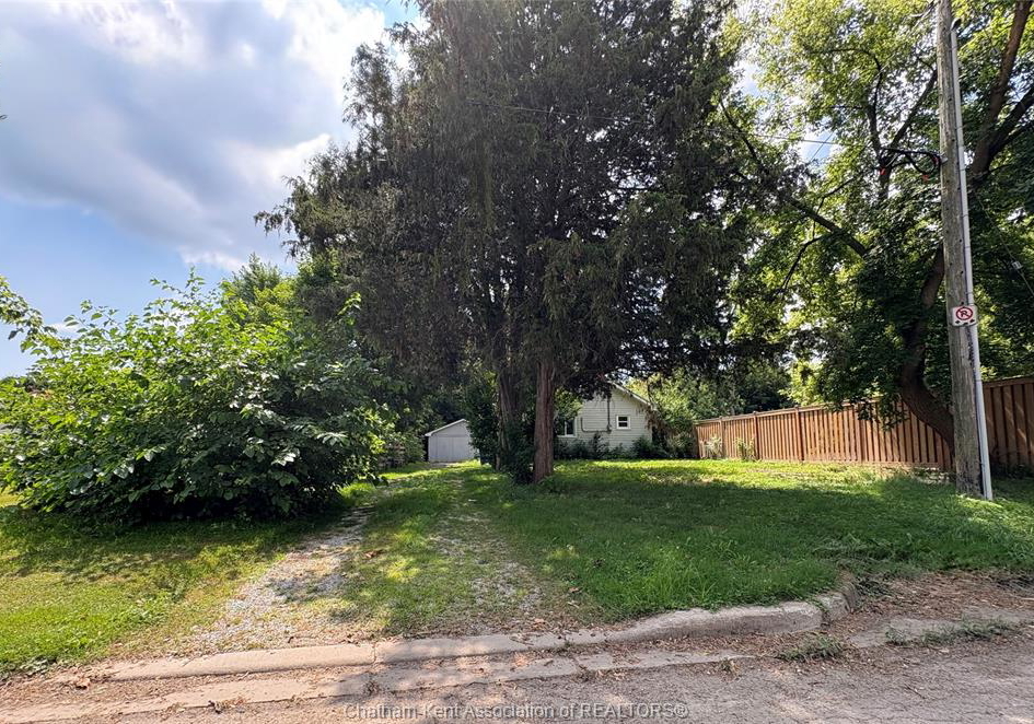 8-siskind-court-chatham-ontario-26020858