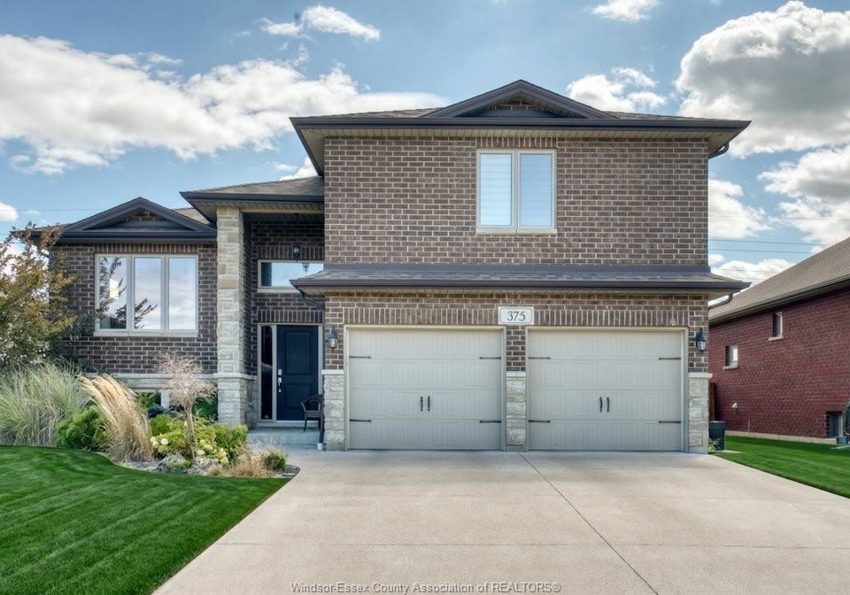375-piroli-crescent-lakeshore-ontario-26020876