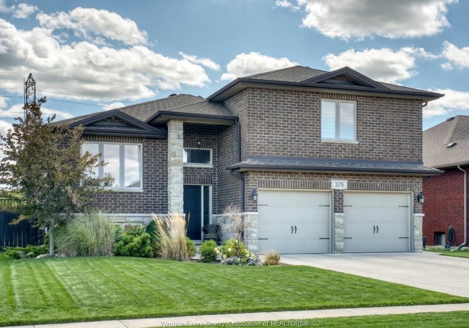 375-piroli-crescent-lakeshore-ontario-26020876