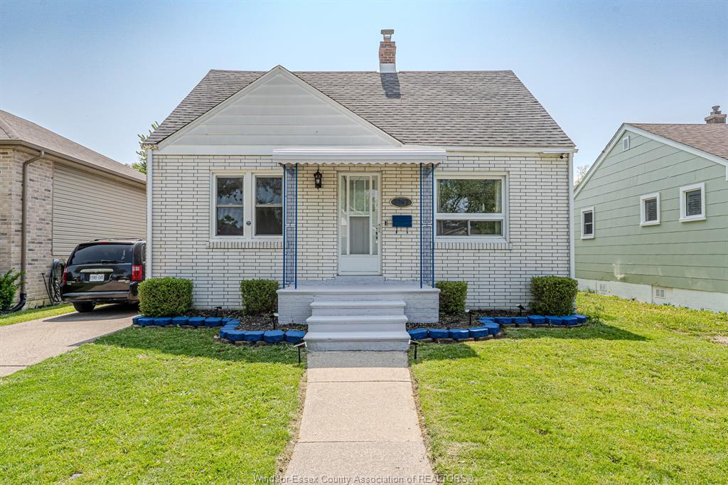 2367-meighen-windsor-ontario-26020887