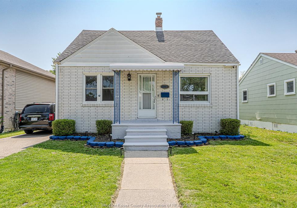 2367-meighen-windsor-ontario-26020887