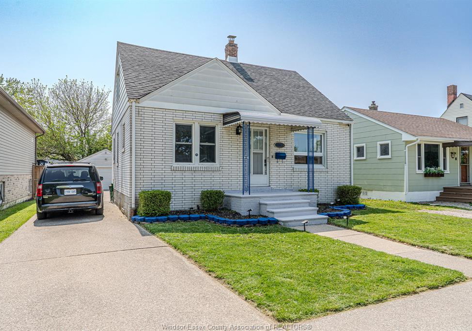 2367-meighen-windsor-ontario-26020887