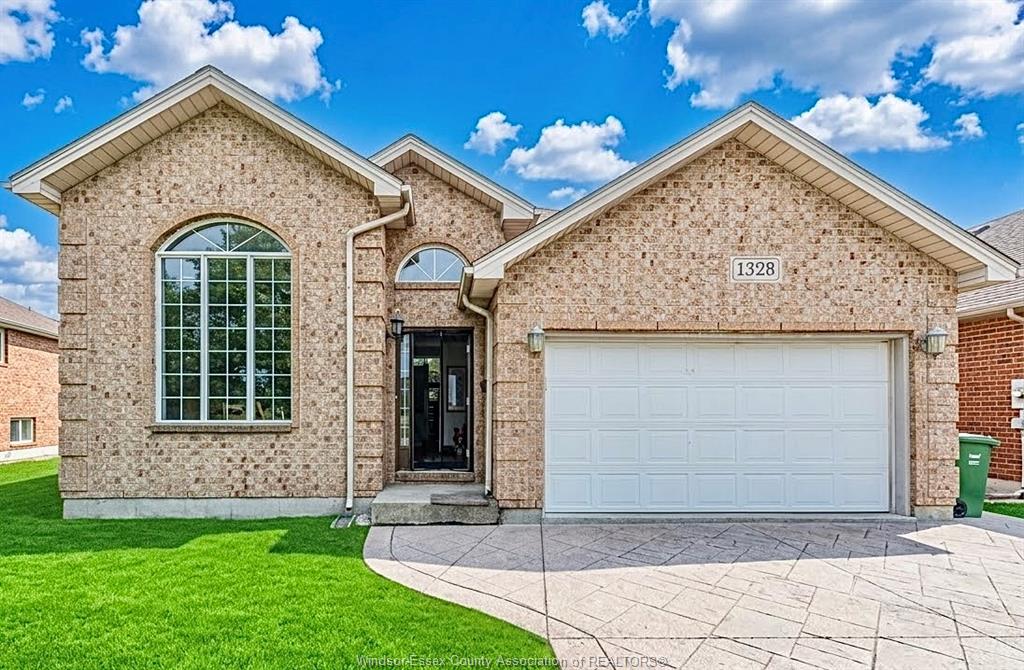 1328-imperial-crescent-windsor-ontario-26020890