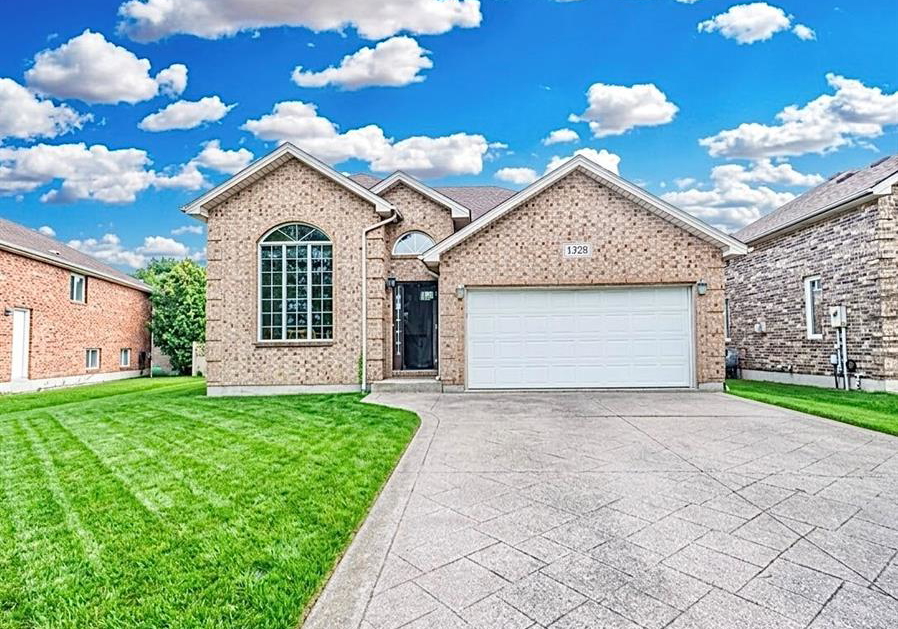 1328-imperial-crescent-windsor-ontario-26020890
