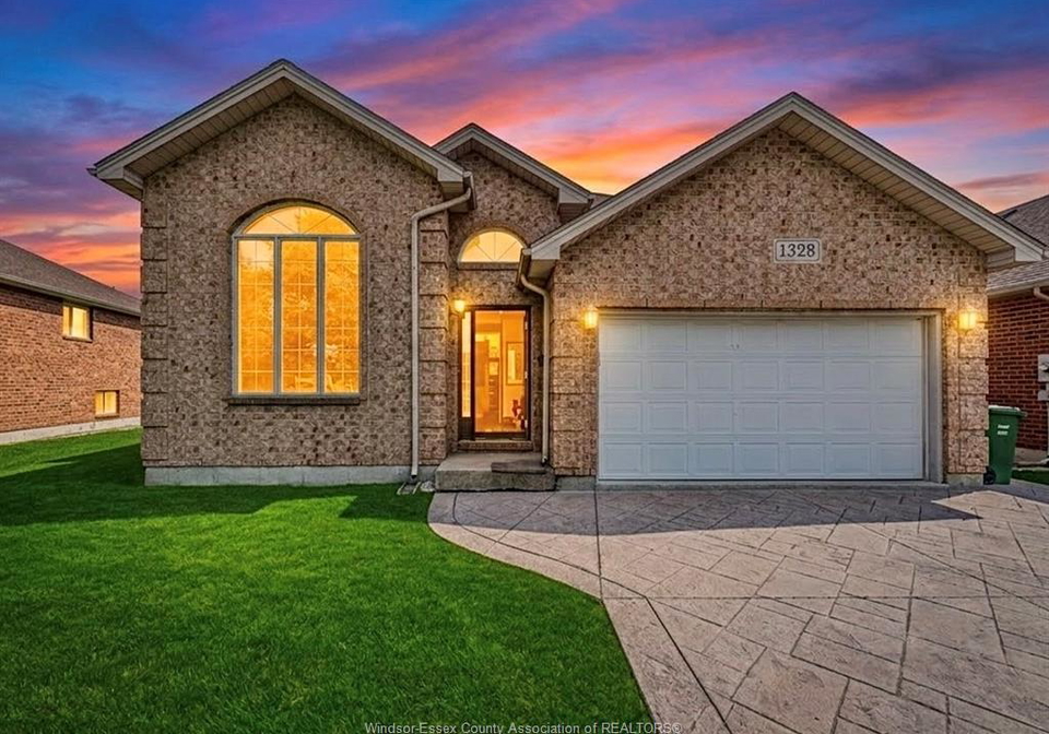 1328-imperial-crescent-windsor-ontario-26020890