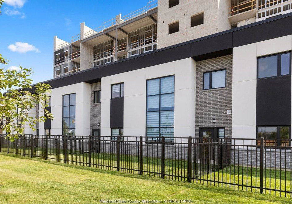 4400-laurier-parkway-lasalle-ontario-26020892