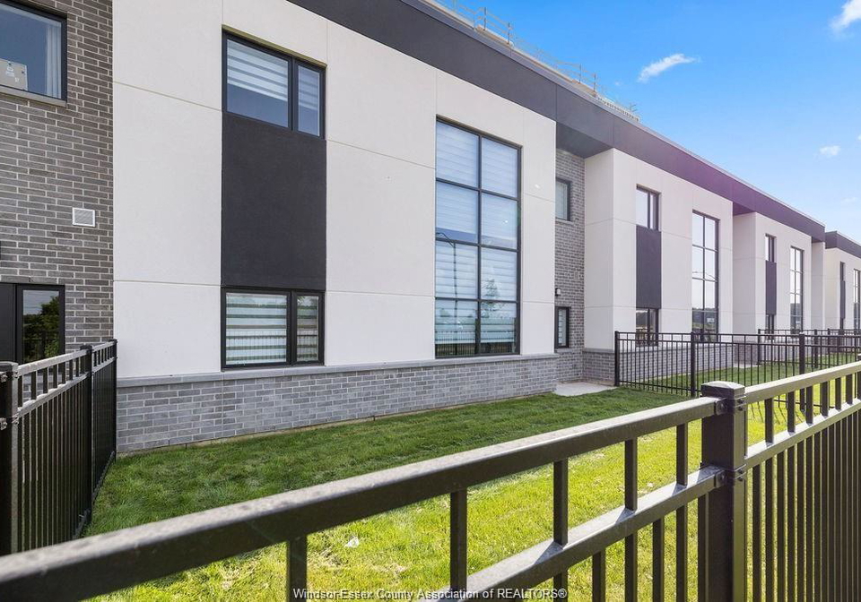 4400-laurier-parkway-lasalle-ontario-26020892