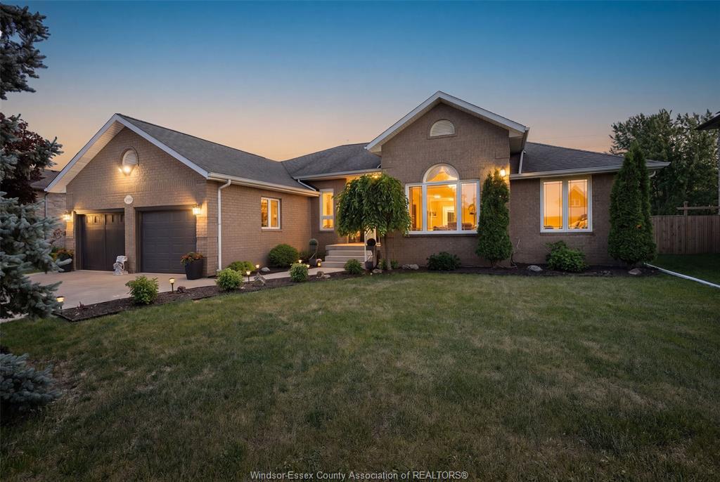12339-funaro-crescent-tecumseh-ontario-26020894