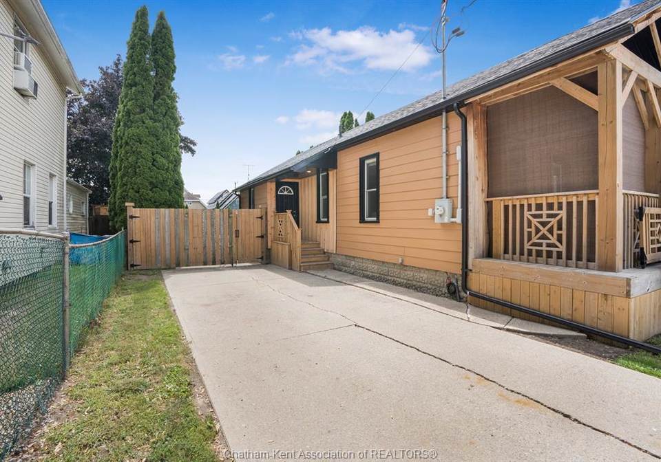 74-barthe-street-chatham-ontario-26020914
