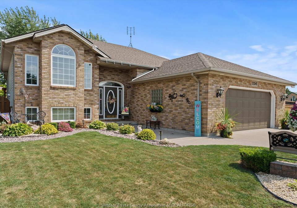 256-ashwood-lakeshore-ontario-26020923