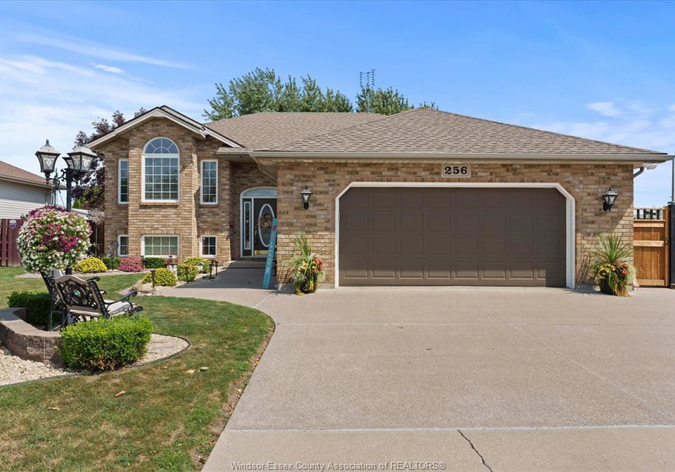 256-ashwood-lakeshore-ontario-26020923