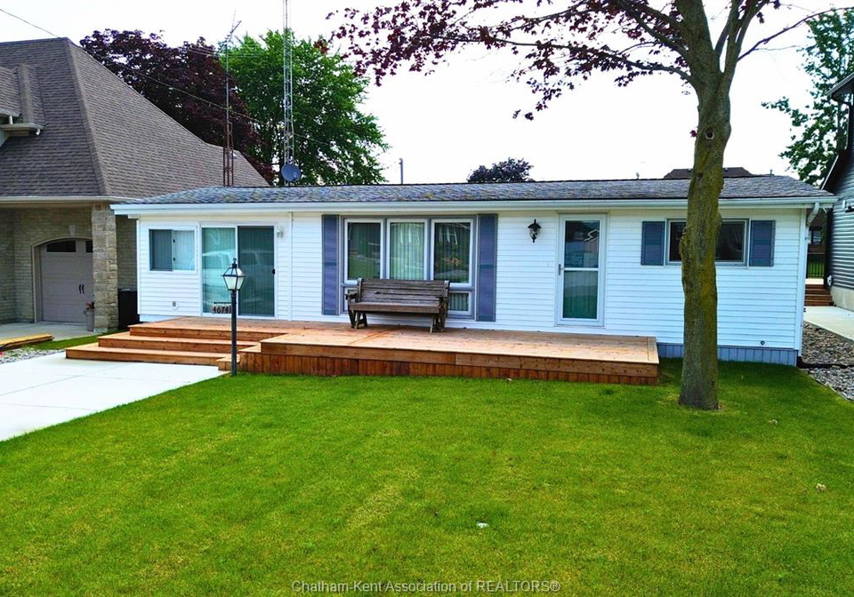 4674-riverside-drive-port-lambton-ontario-26020937