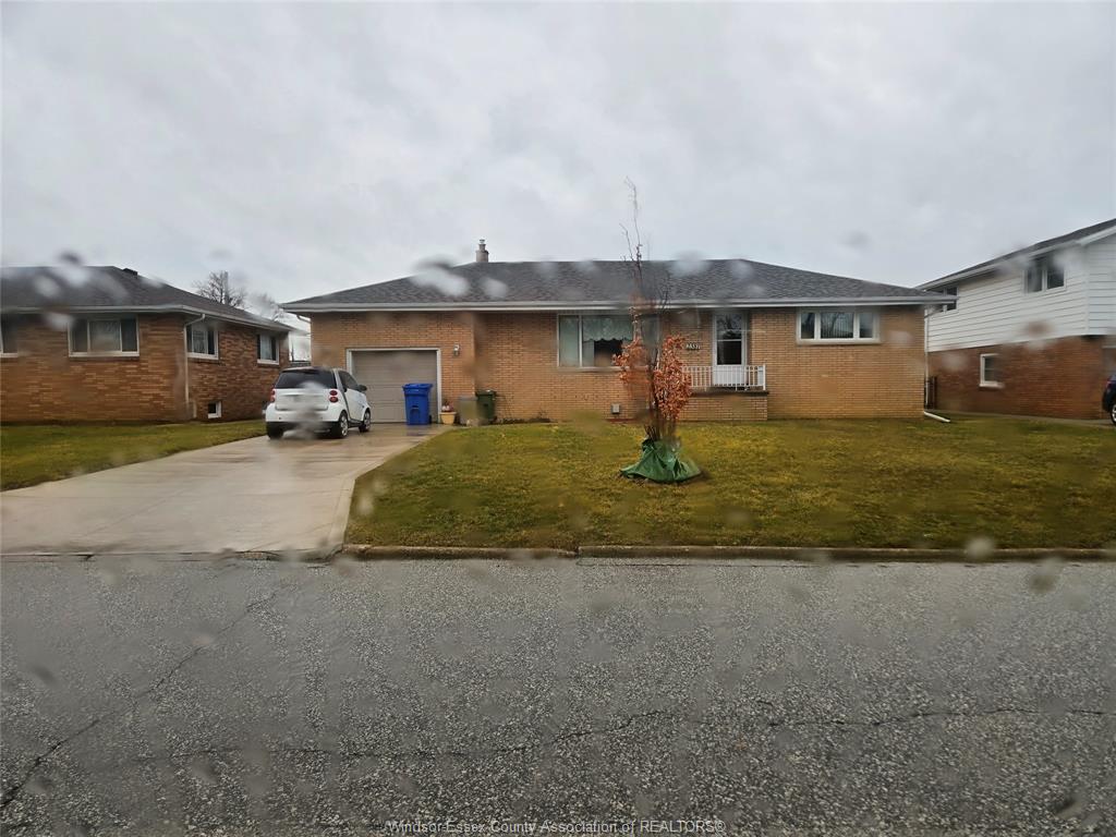 2381-leonard-windsor-ontario-26020938