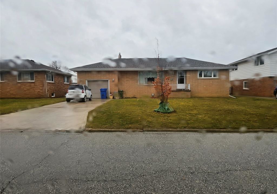 2381-leonard-windsor-ontario-26020938