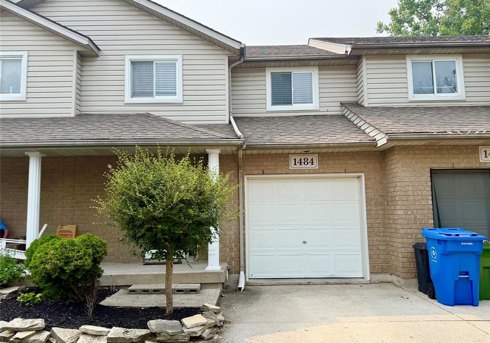 1484-border-tecumseh-ontario-26020975