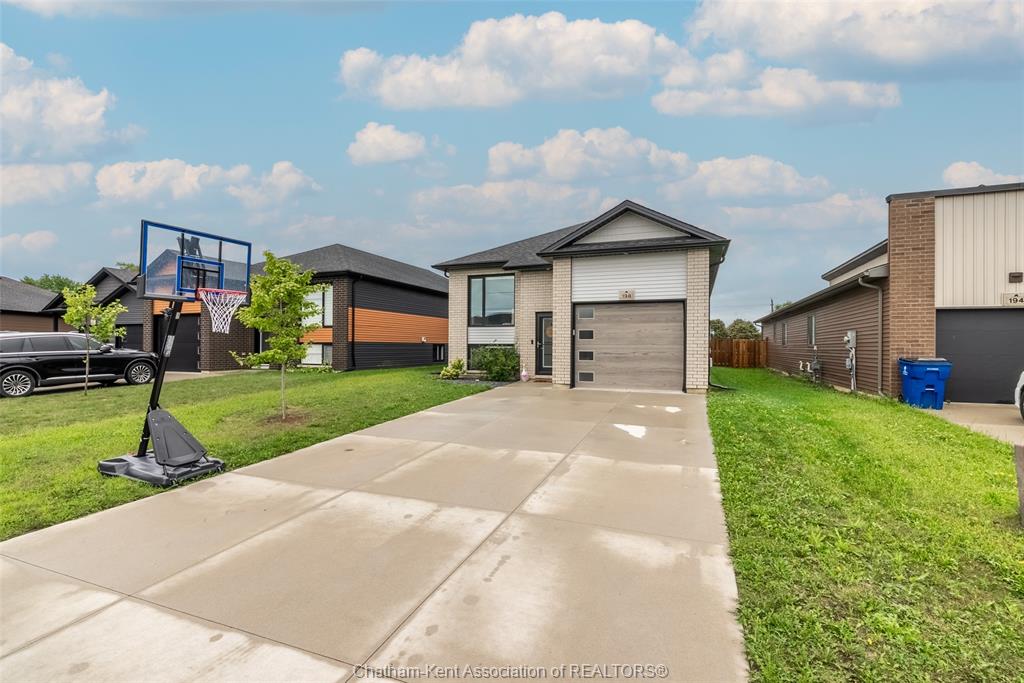 198-moonstone-crescent-chatham-ontario-26020991