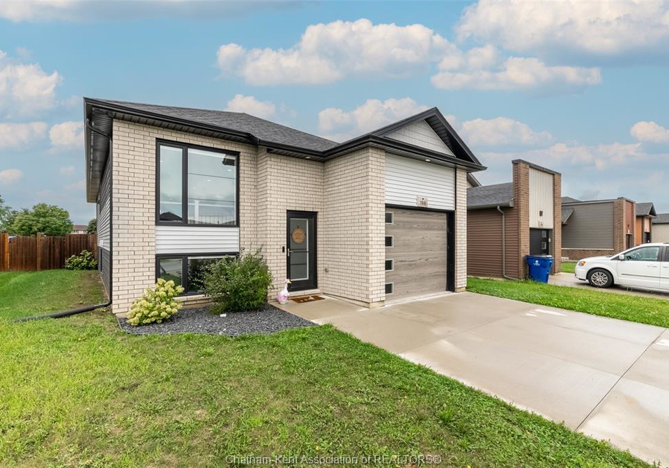 198-moonstone-crescent-chatham-ontario-26020991