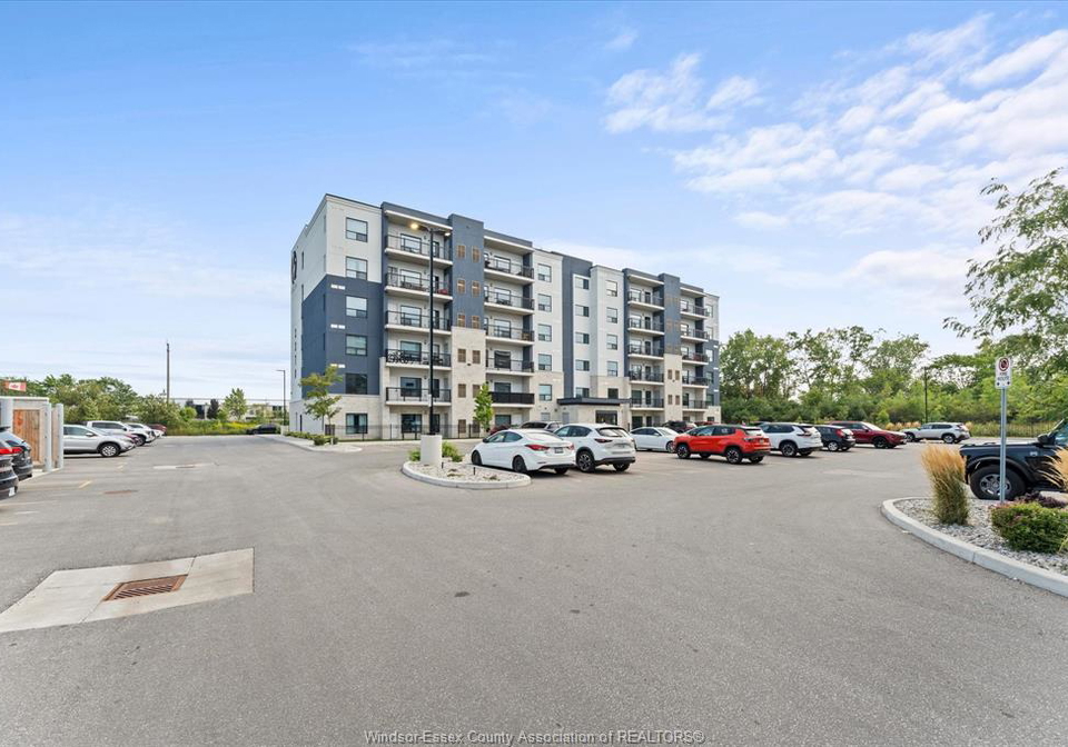 3370-stella-crescent-windsor-ontario-26021002
