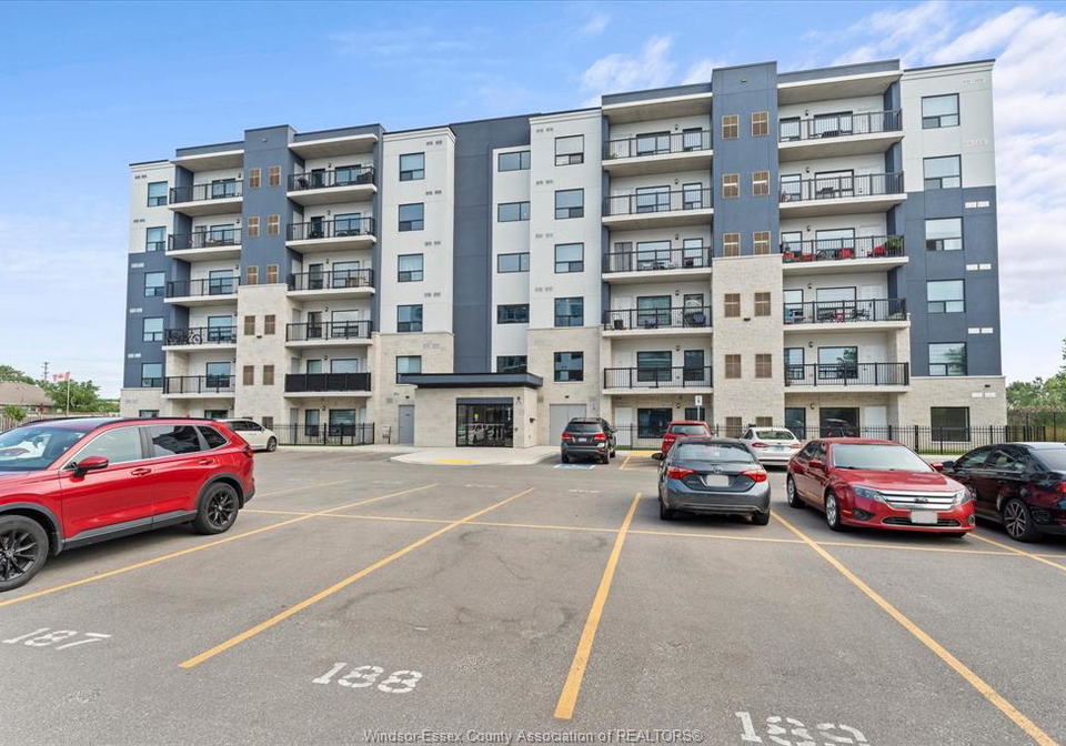 3370-stella-crescent-windsor-ontario-26021004